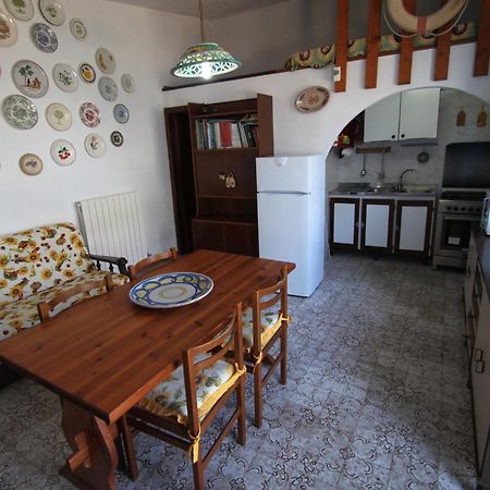 Camere & Case Vacanze Lo Scoglio Кастель-ді-Туза Екстер'єр фото