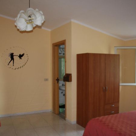 Camere & Case Vacanze Lo Scoglio Кастель-ді-Туза Екстер'єр фото