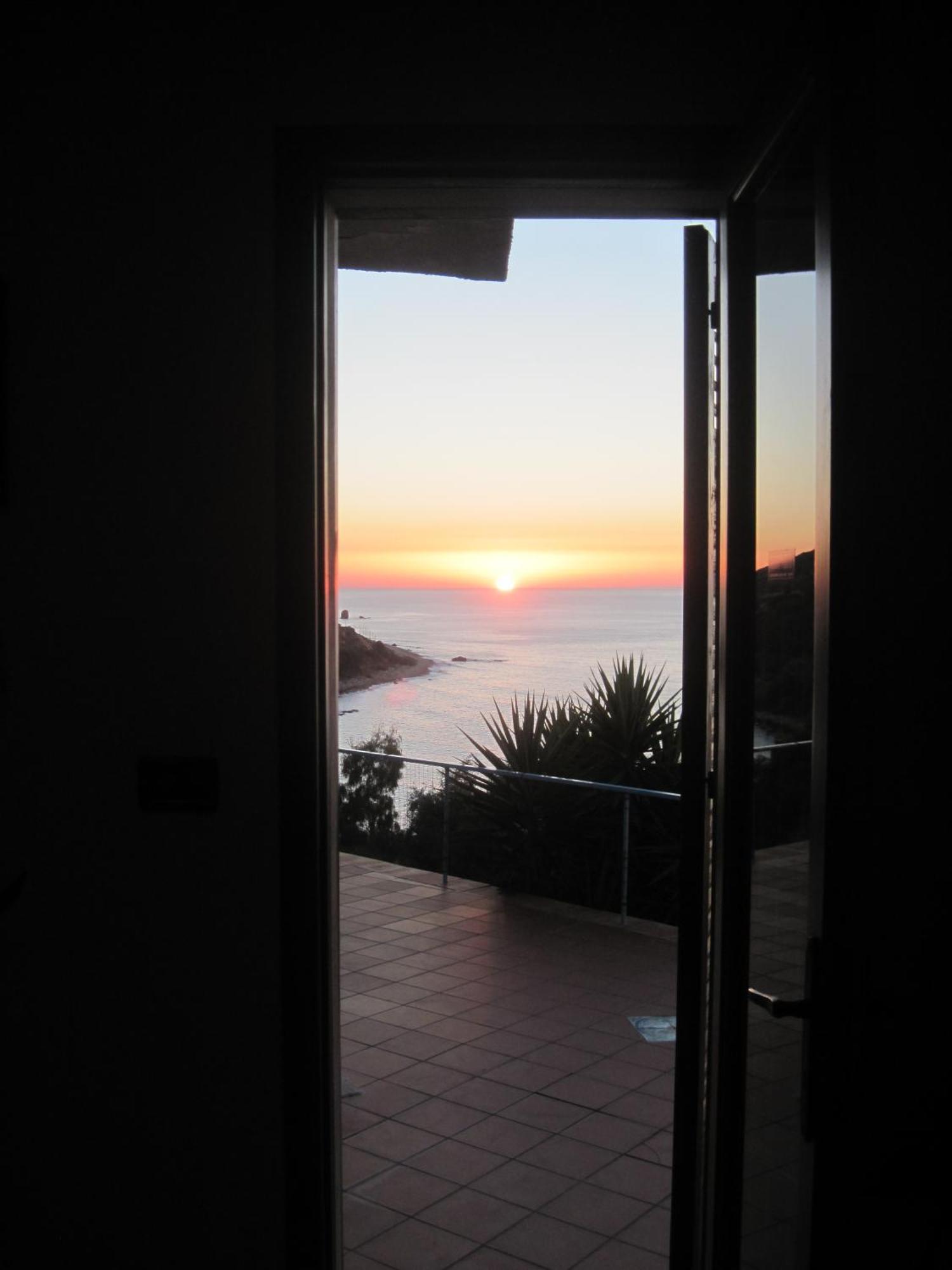 Camere & Case Vacanze Lo Scoglio Кастель-ді-Туза Номер фото