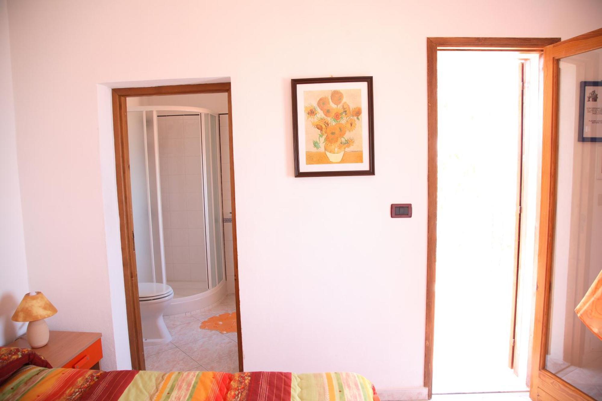 Camere & Case Vacanze Lo Scoglio Кастель-ді-Туза Екстер'єр фото