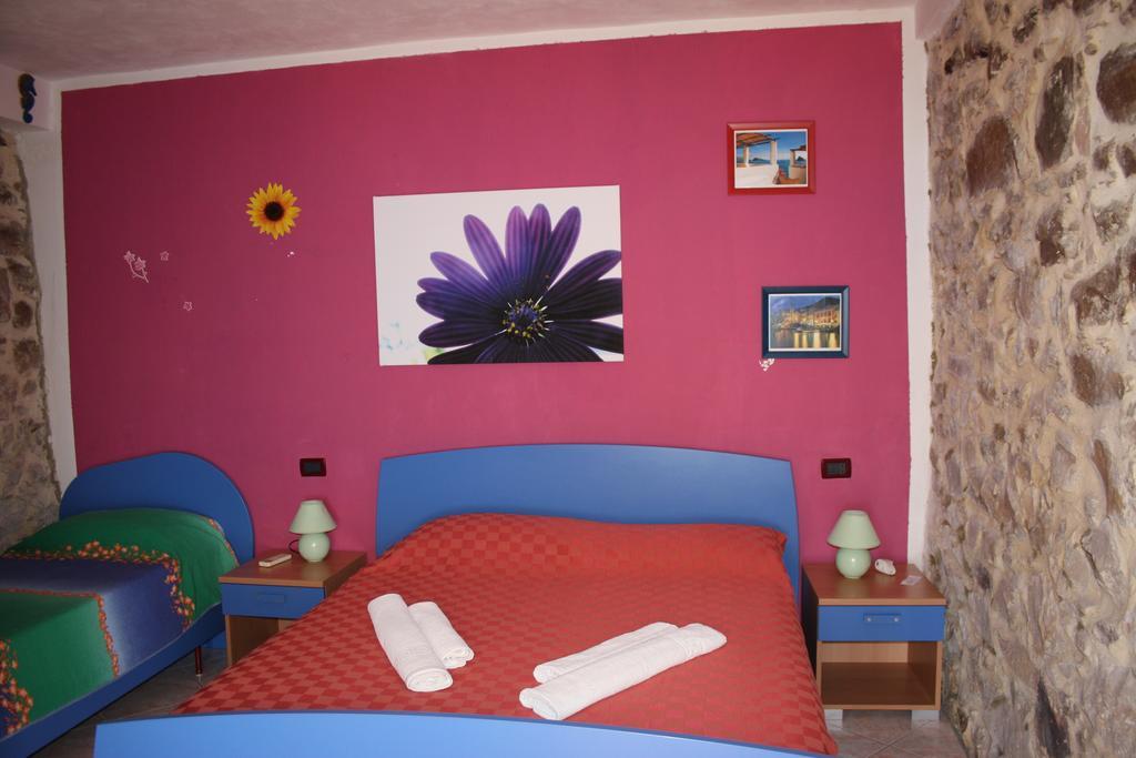 Camere & Case Vacanze Lo Scoglio Кастель-ді-Туза Екстер'єр фото
